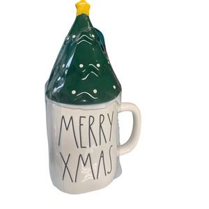 RAE DUNN MERRY XMAS MUG WITH GREEN CHRISTMAS‎ TREE TOPPER/LID  Ceramic